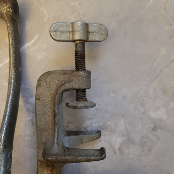 Vintage Universal Meat Grinder Hand Crank Cast Iron & Wood Handle - Picture 7 of 8